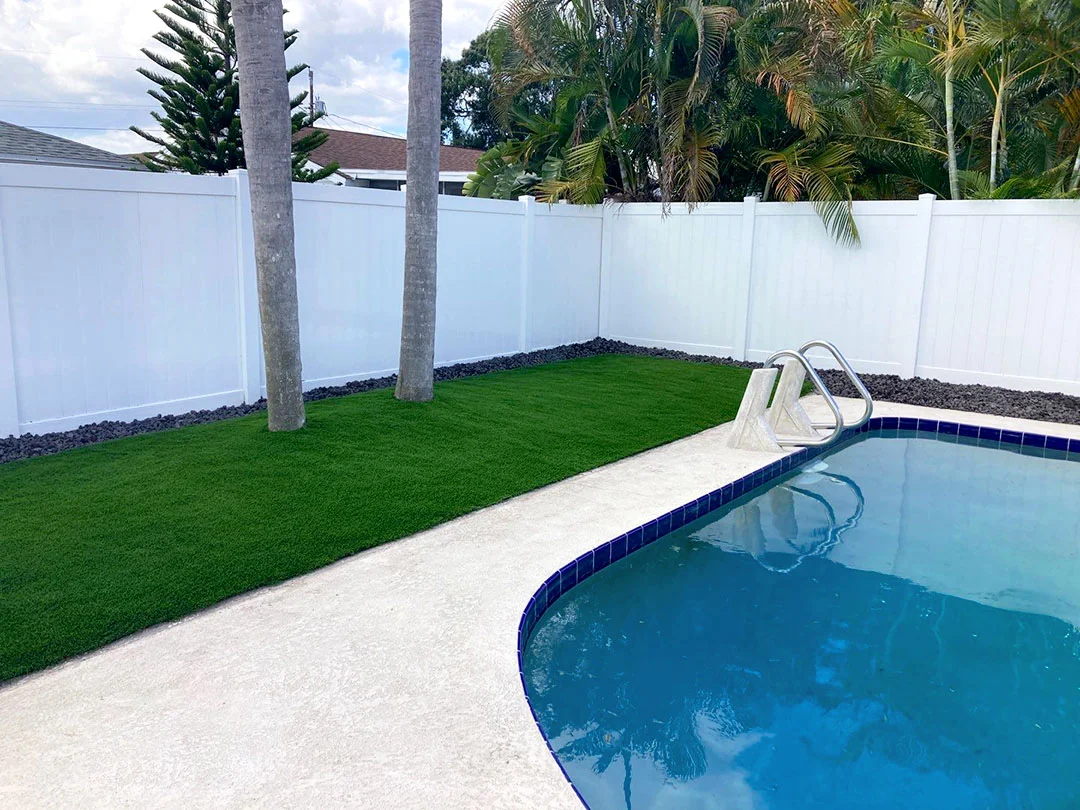 Tampa’s Backyard Transformation: A Lush Green With Artificial Turf