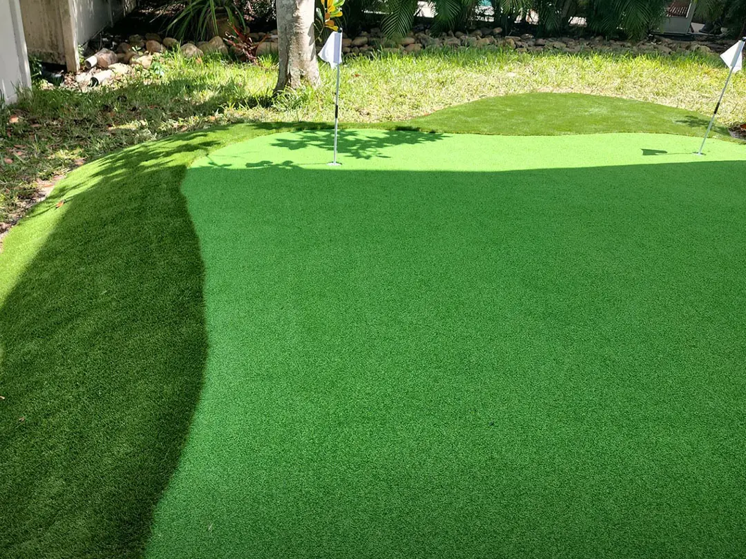 Tampa Backyard Putting Green: Smooth Roll, Zero Mow